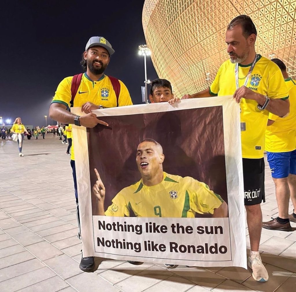 نجوم السامبا والتأهل للدور الـ16 بعد الفوز على سويسرا والجماهير ترفع لافتات الظاهرة البرازيلي رونالدو